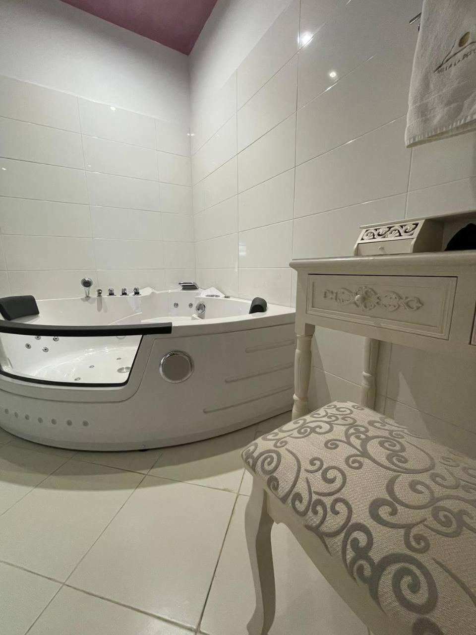 Deluxe Suite Whirlpool Sea View